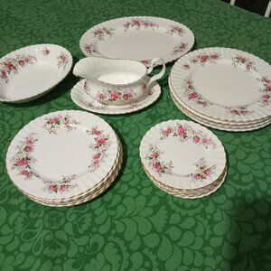 Vintage Royal Albert Lavender Rose Fine Bone China Set